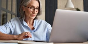 Essas são as 9 profissões que idosos vão sempre ter oportunidades