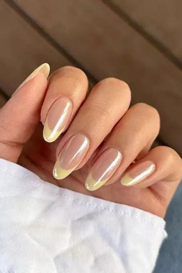 unhas francesinhas amarelas