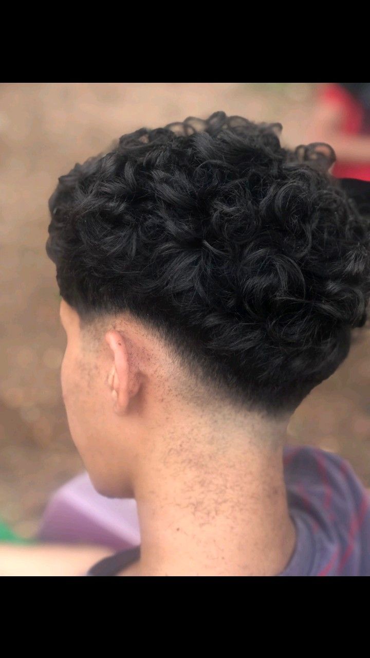 Low Fade em Cabelo Cacheado