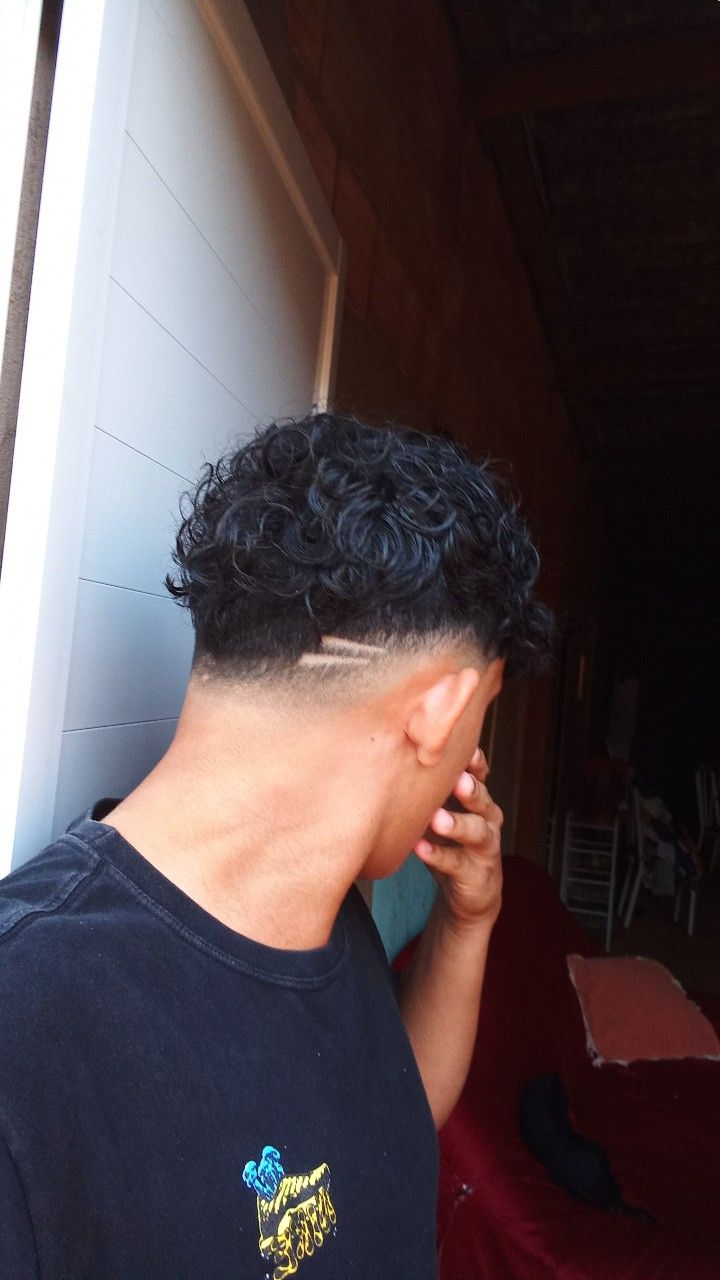 Low Fade em Cabelo Cacheado