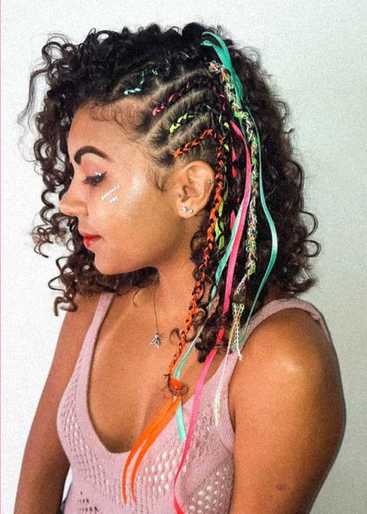 Trança lateral com fitinhas coloridas para Festa Junina