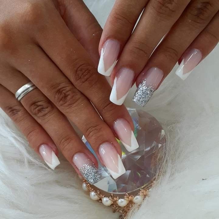 francesinha em v branco e prata