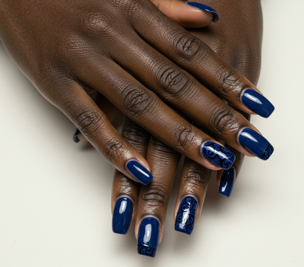 Azul Marinho nas unhas