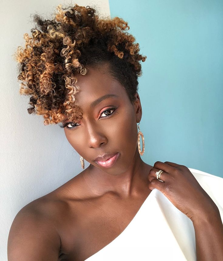 Pixie corte de cabelo topo volumoso