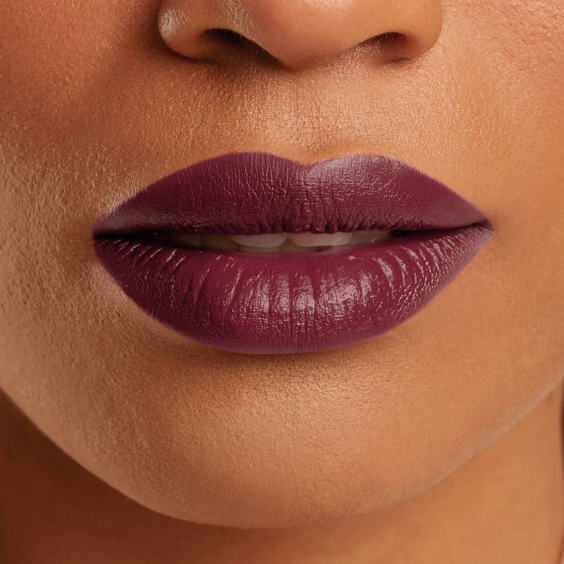Boca feminina com Batom Cremoso Vinho Fashion Berry Make B. 3,6g