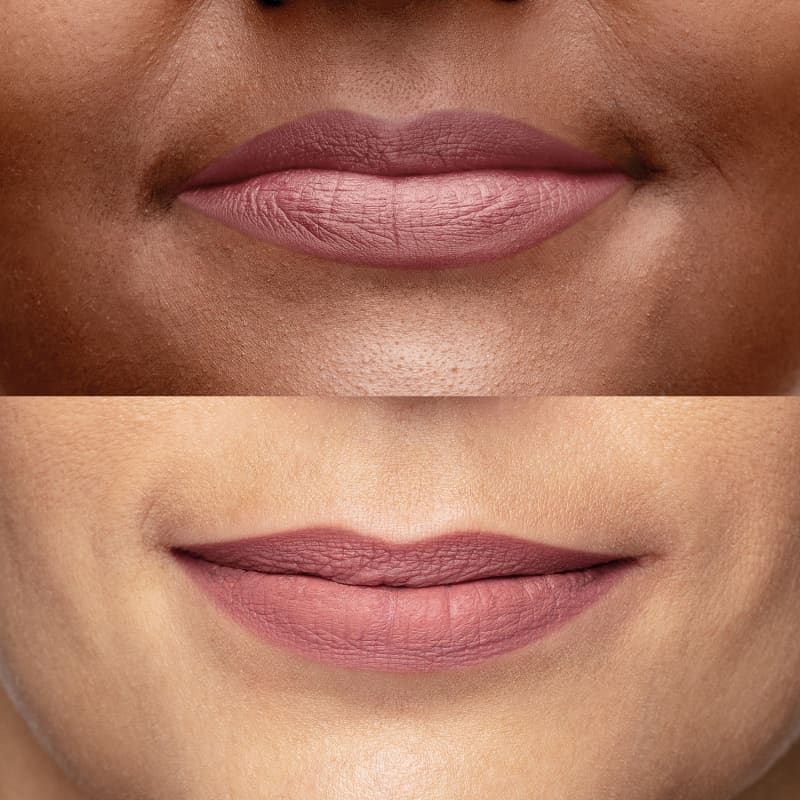 Closes em bocas de duas mulheres usando Batom Rose Delicado Eudora Glam Microplastia 3,3g