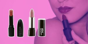 Montagem com mulher passando batom e dois batons ao seu lado