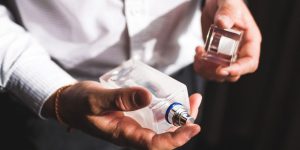 Segundo especialistas, estes 7 perfumes são essenciais para todo homem em 2025
