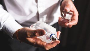 4 perfumes masculinos importados que são baratos e entregam aroma de grife por menos de R$ 300